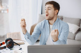 Tips Investasi Saham untuk Karyawan Gaji UMR yang Ingin Mulai dari Nol