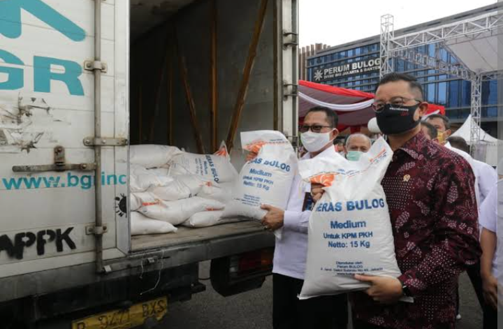 Pemerintah Kucurkan Dana Rp11 Triliun untuk Bansos Beras, Daging Ayam, dan Telur